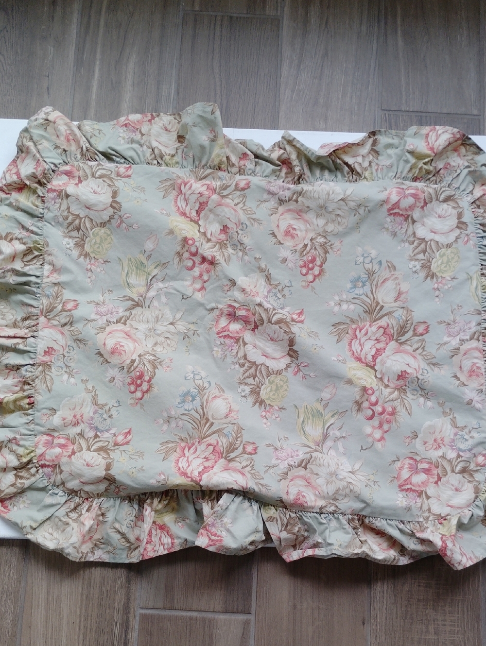 2/ VTG 90s Ralph Lauren Green Floral Charlotte Pillow Shams Ruffle Cottage Queen